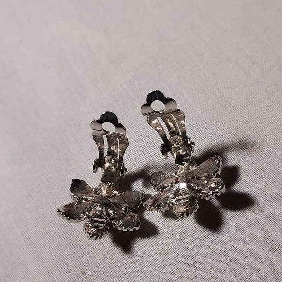 Flower CLIP Earrings Tann & Bronze In Color Rhinestones in Center Silver Tone - Picture 5 of 6